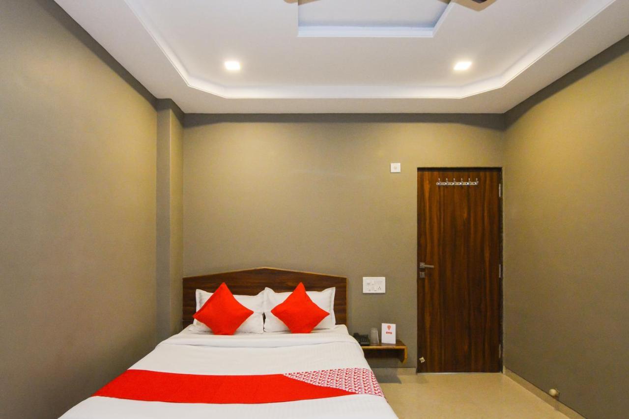 Sukrangu Palace Hotel Shirdi Exterior foto